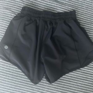 Lululemon hotty hots size 2 inseam 4 inch